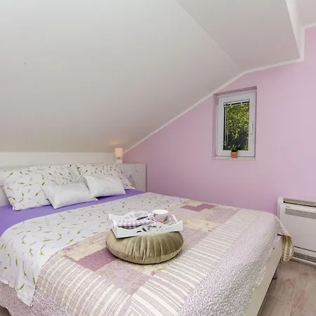 Lavender Plat Apartment *