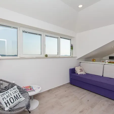 Lavender Plat Apartment