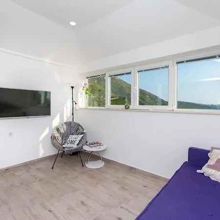 Lavender Plat Apartment *