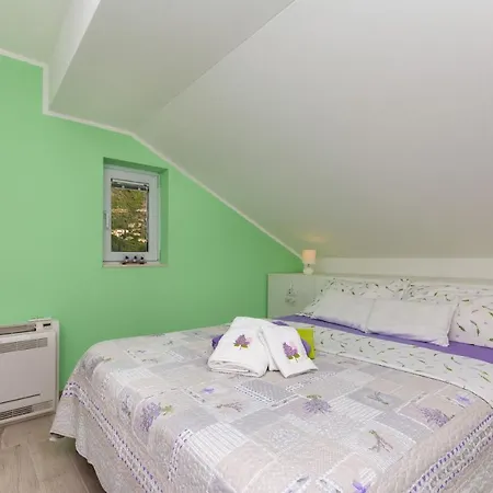 Lavender Plat Apartment *