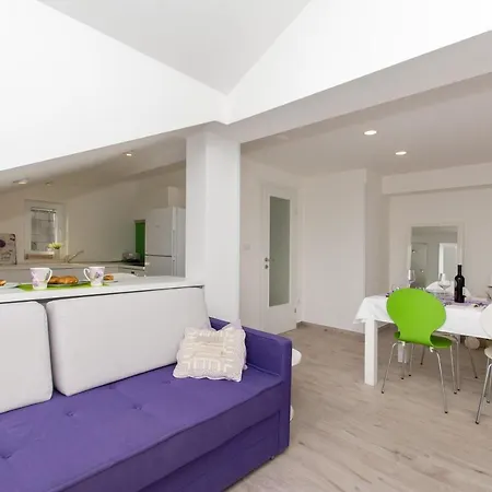 Apartment Lavender Plat Mlini